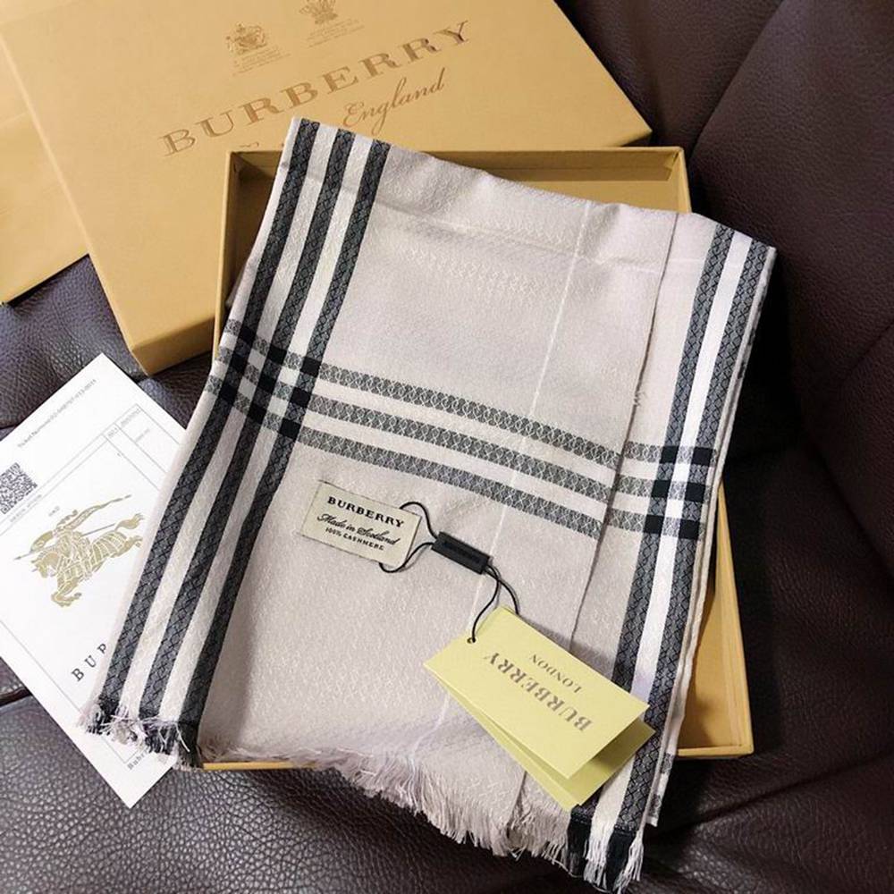 Bv*b*rry Scarf